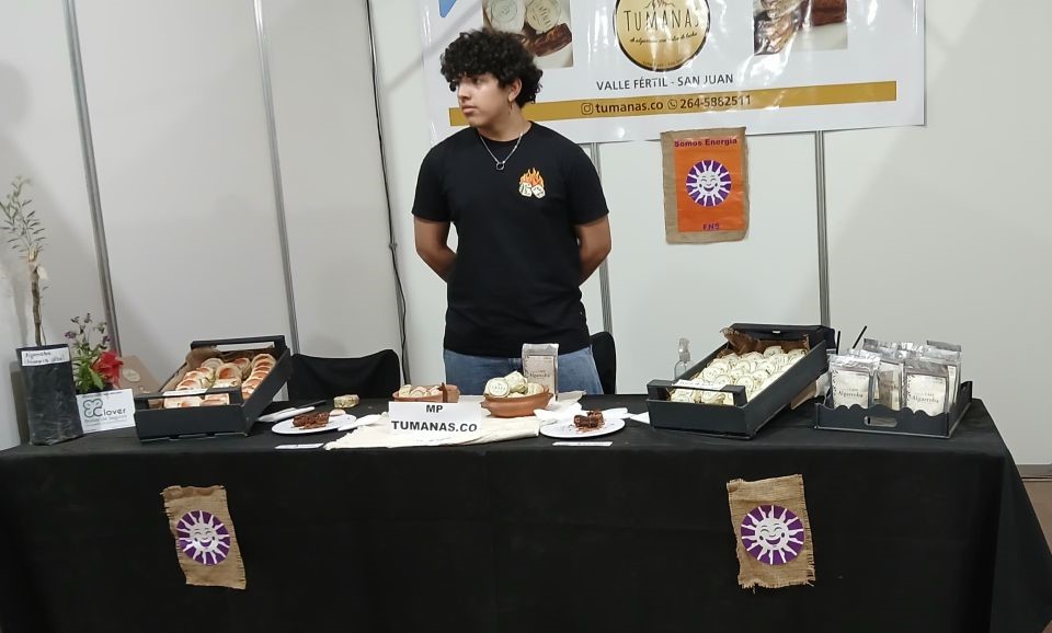 stand productos alfajores las tumanas valle fertil fiesta del sol